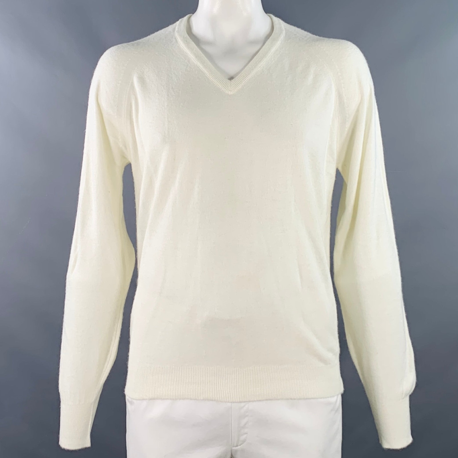I.Magnin Size Xl Cream Knit Acrylic V-Neck Pullover